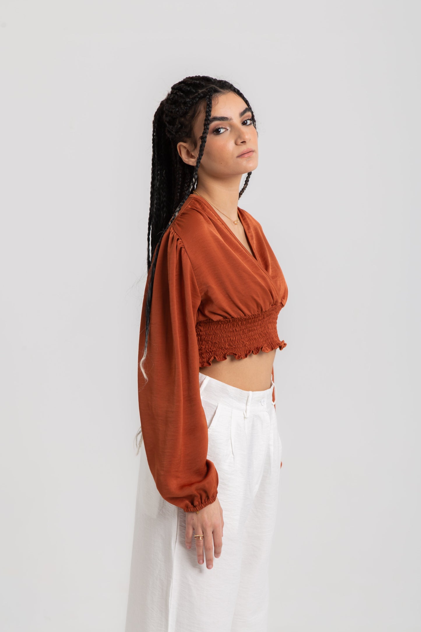 Blouse with V neck and elastic band