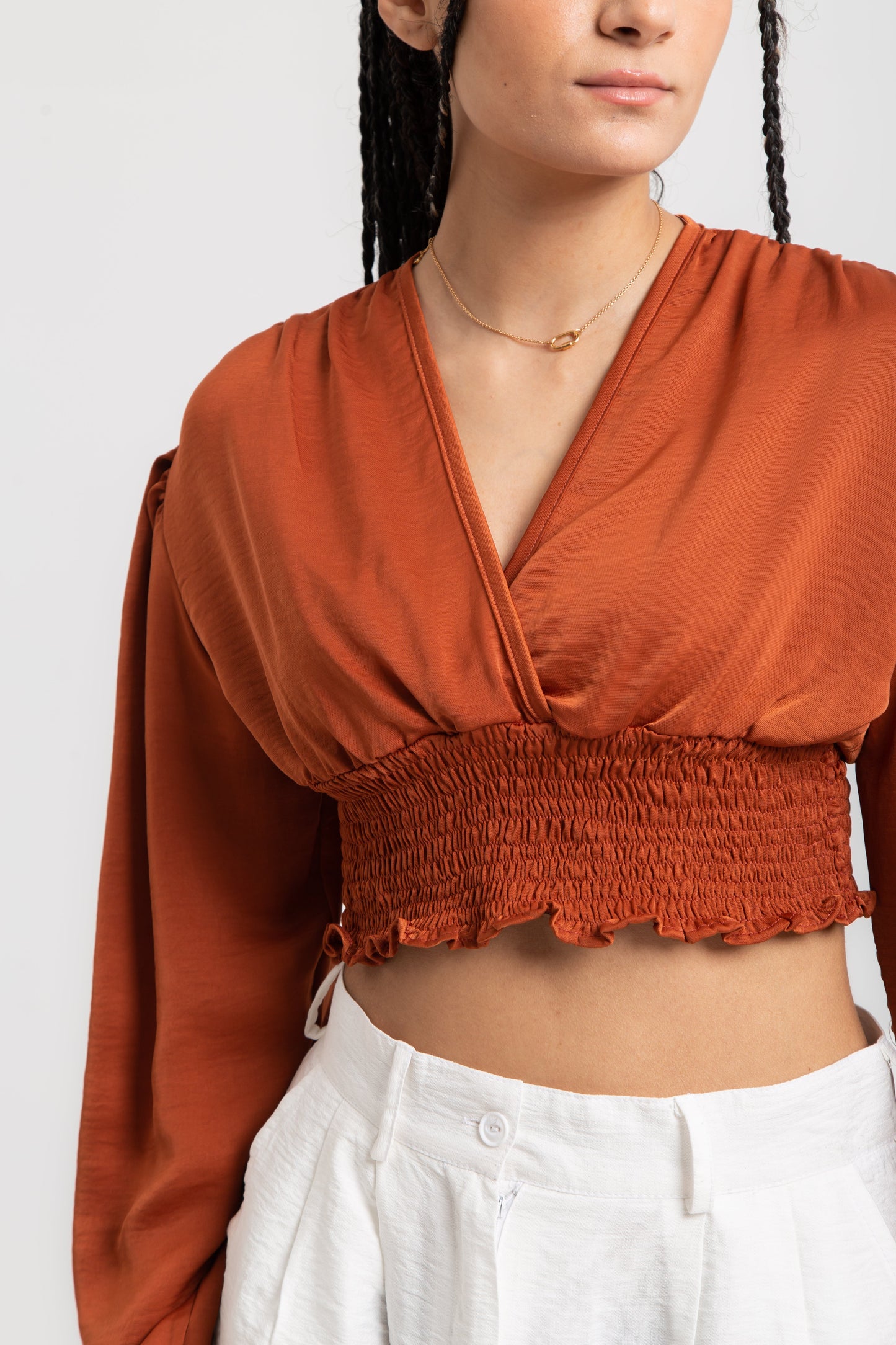 Blouse with V neck and elastic band