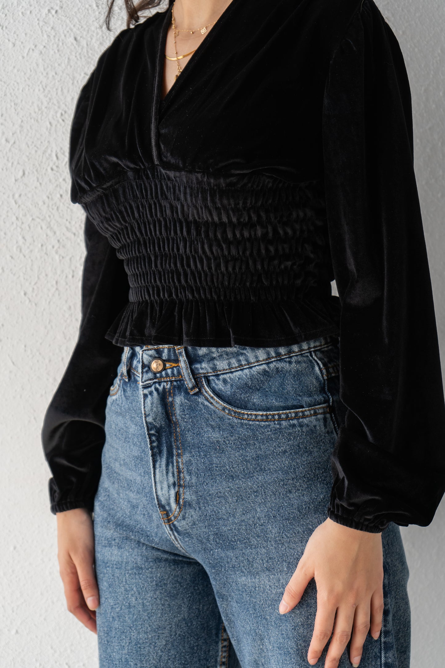 Cropped velvet top with elastic waist