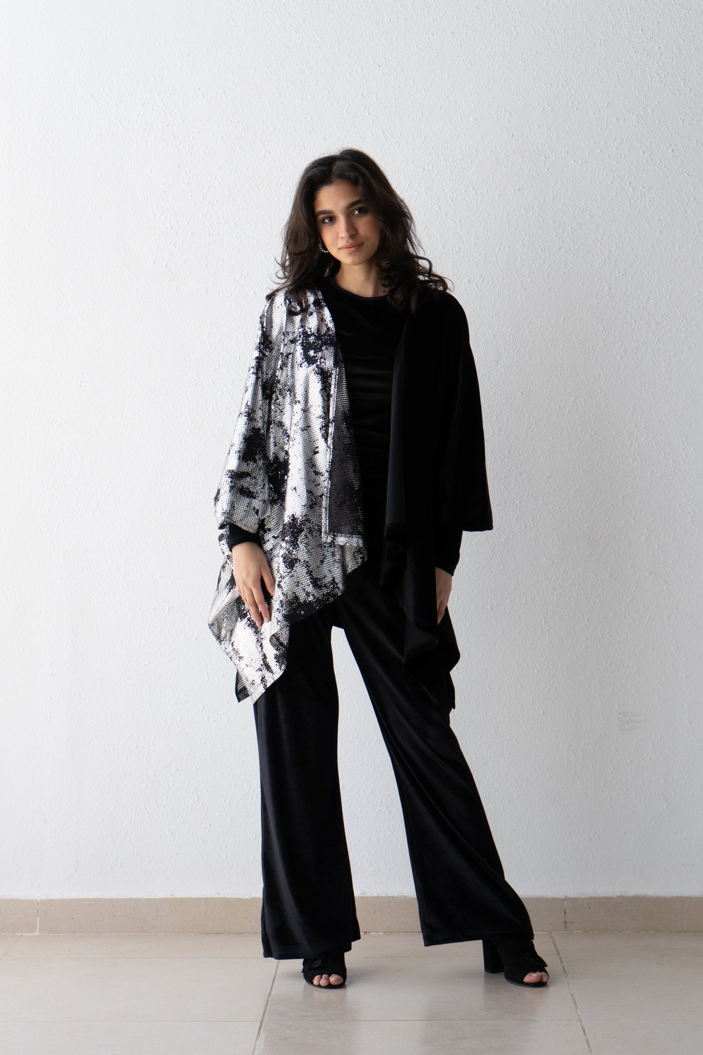 Mixed velvet and metallic kimono