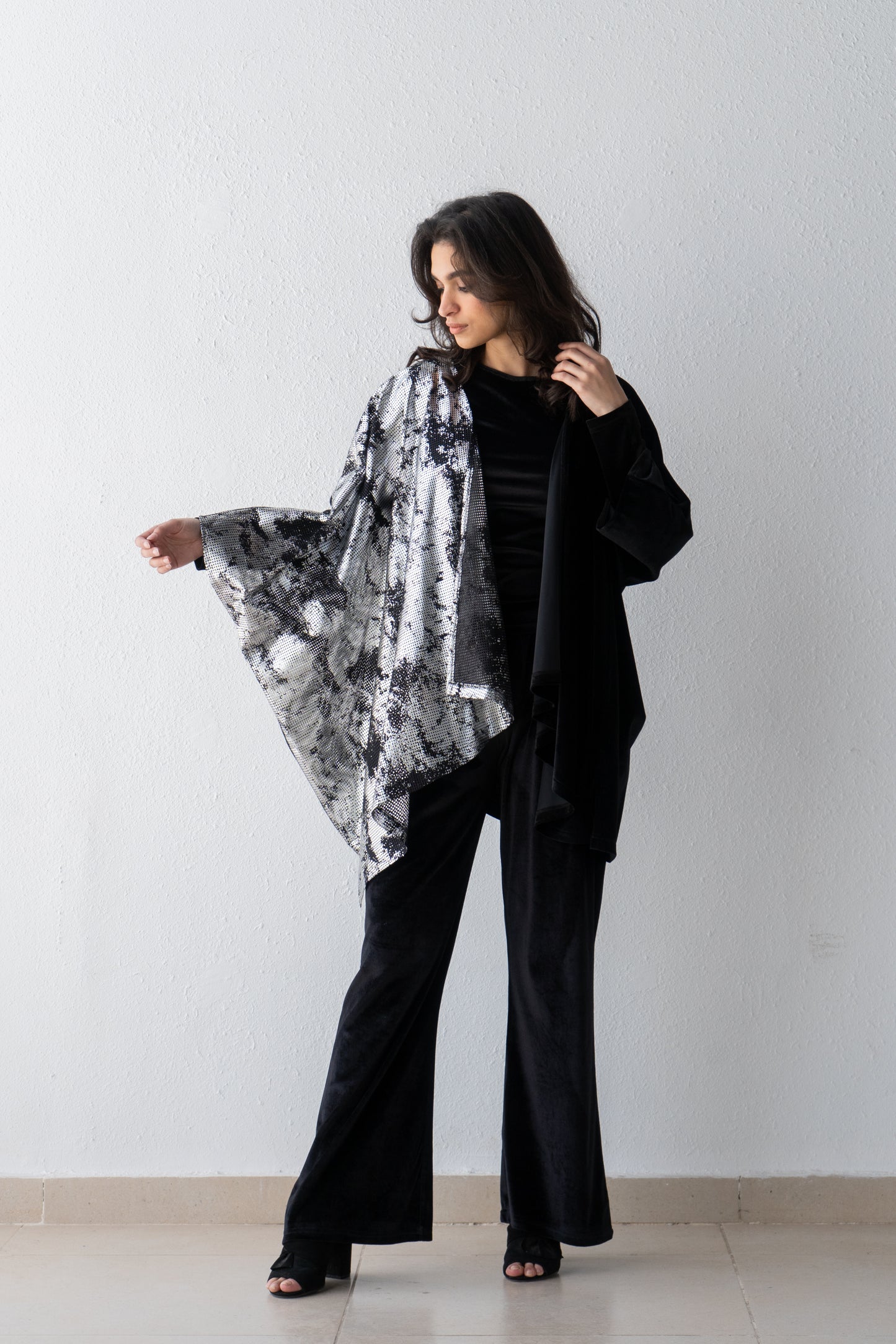 Mixed velvet and metallic kimono