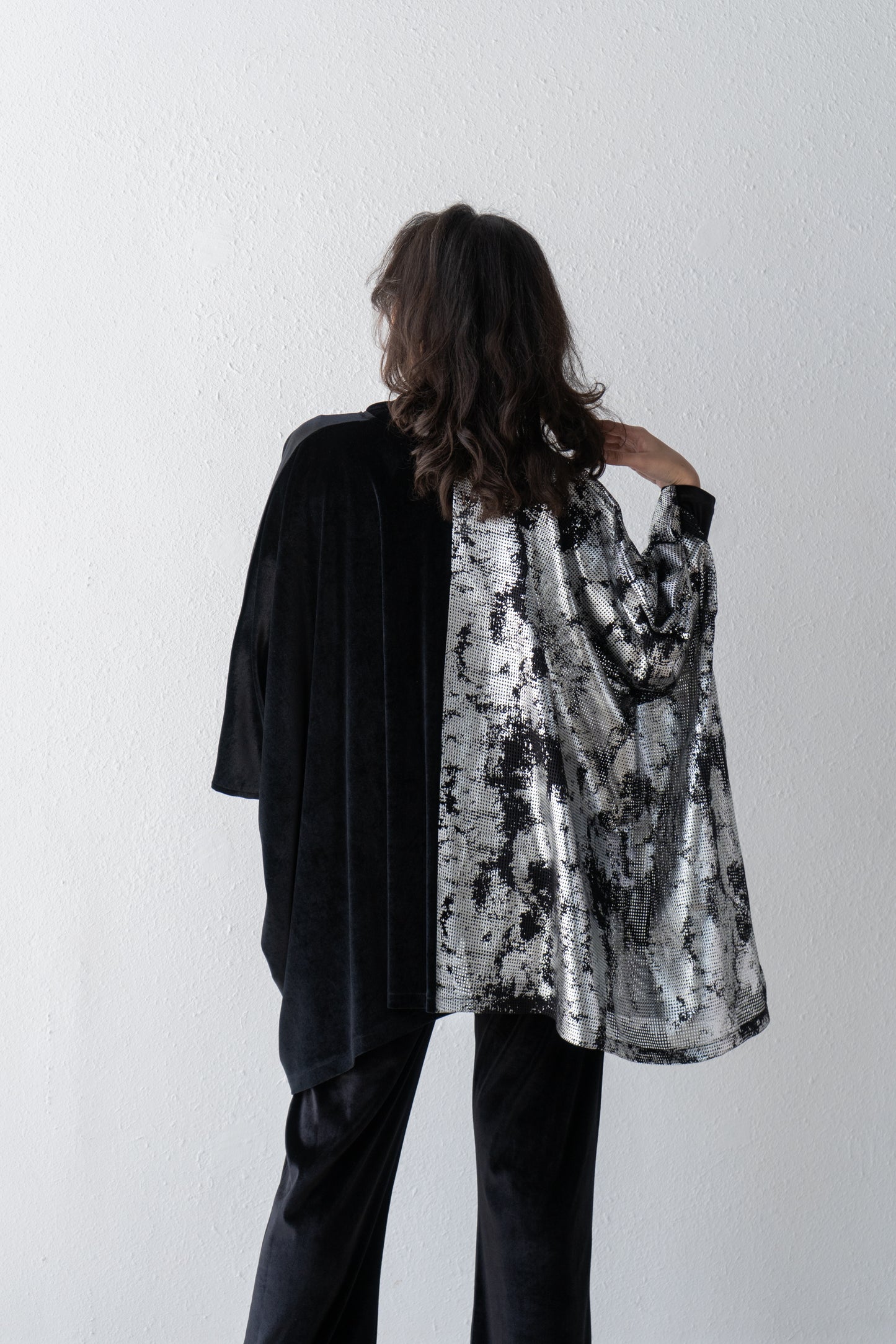 Mixed velvet and metallic kimono