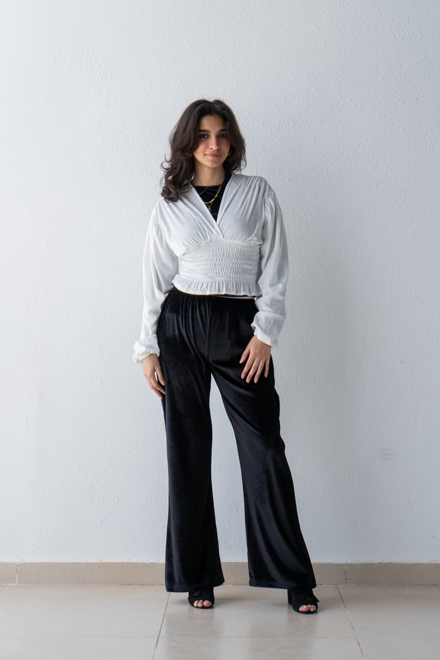 Cropped velvet top with elastic waist