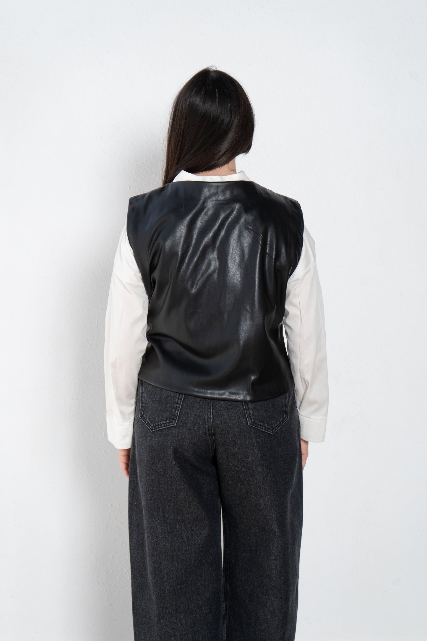 leather vest with one side pocket