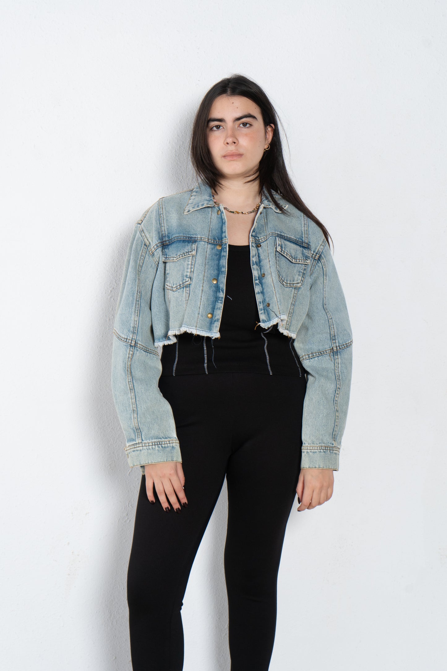 Cropped jeans jacket with cuts