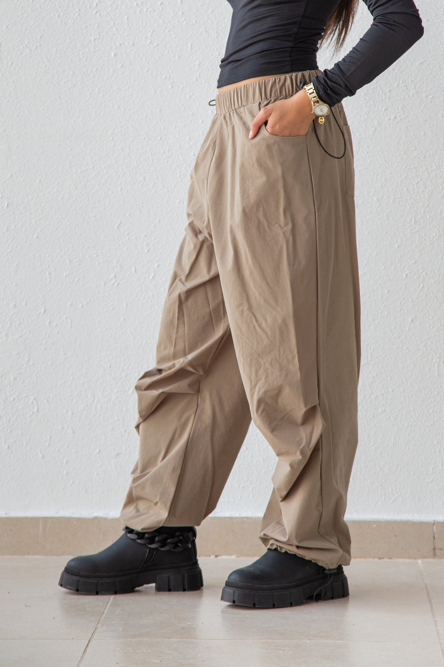 Waterproof parachute pant