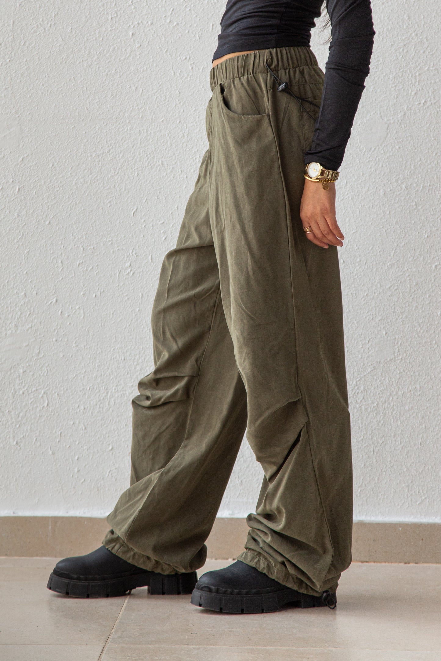 Waterproof parachute pant