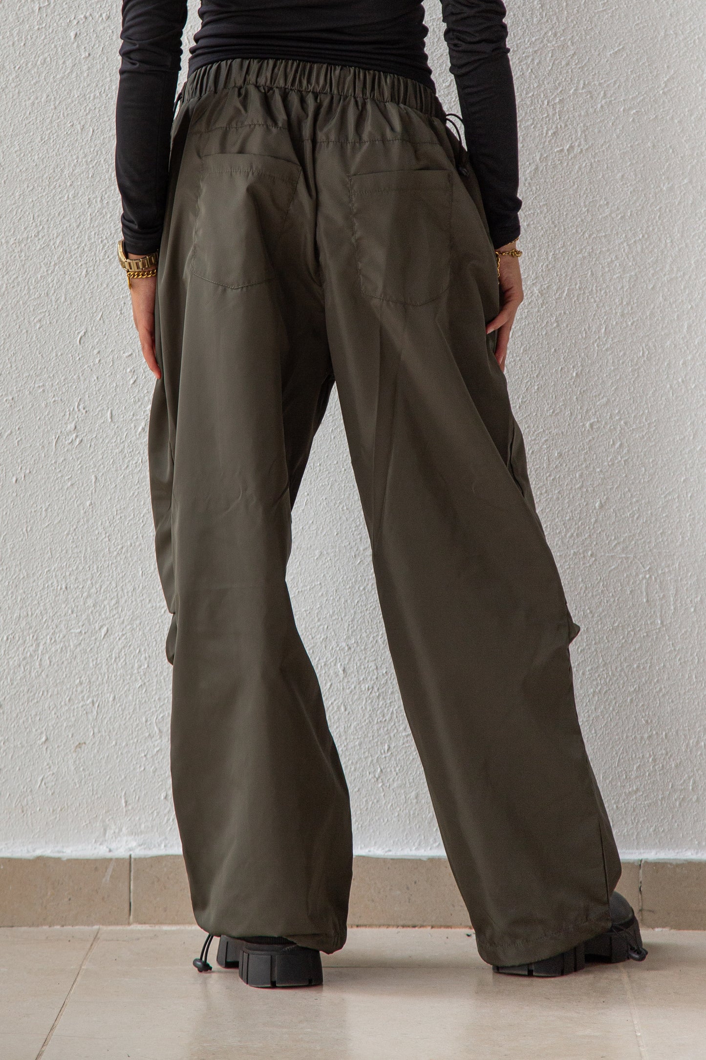 Waterproof parachute pant