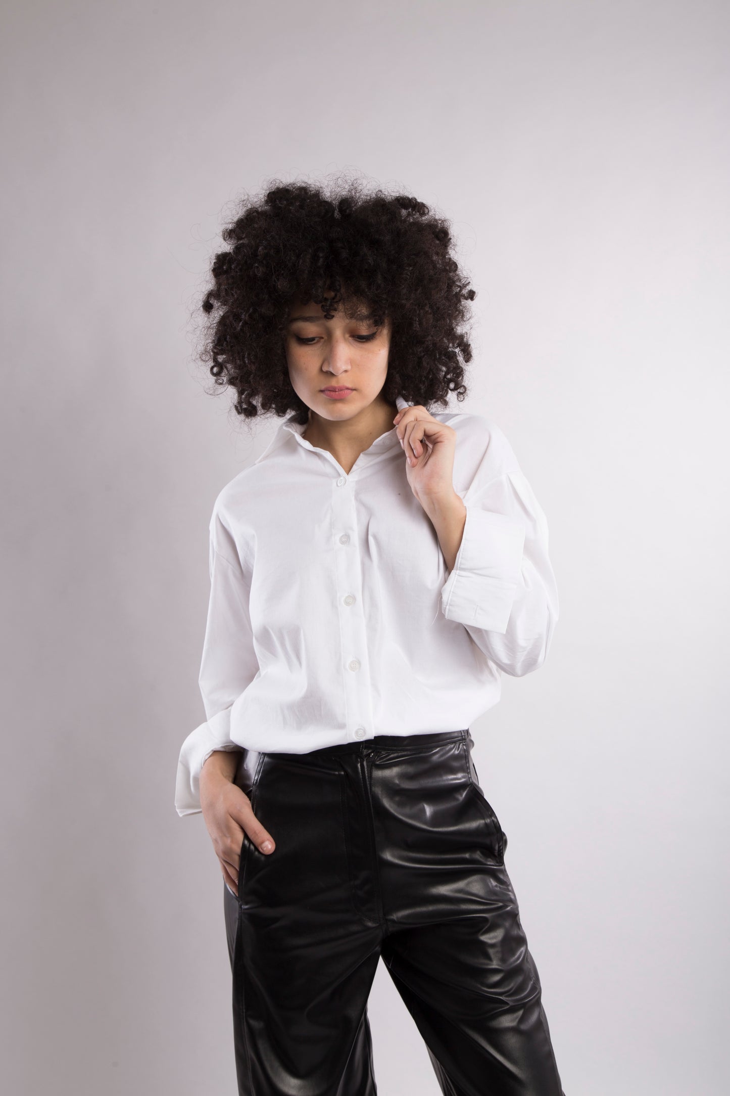 Basic white shirt with pleated sleeves