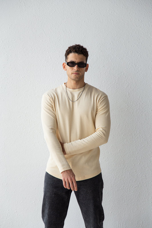 Basic man long sleeves top with curved hemline