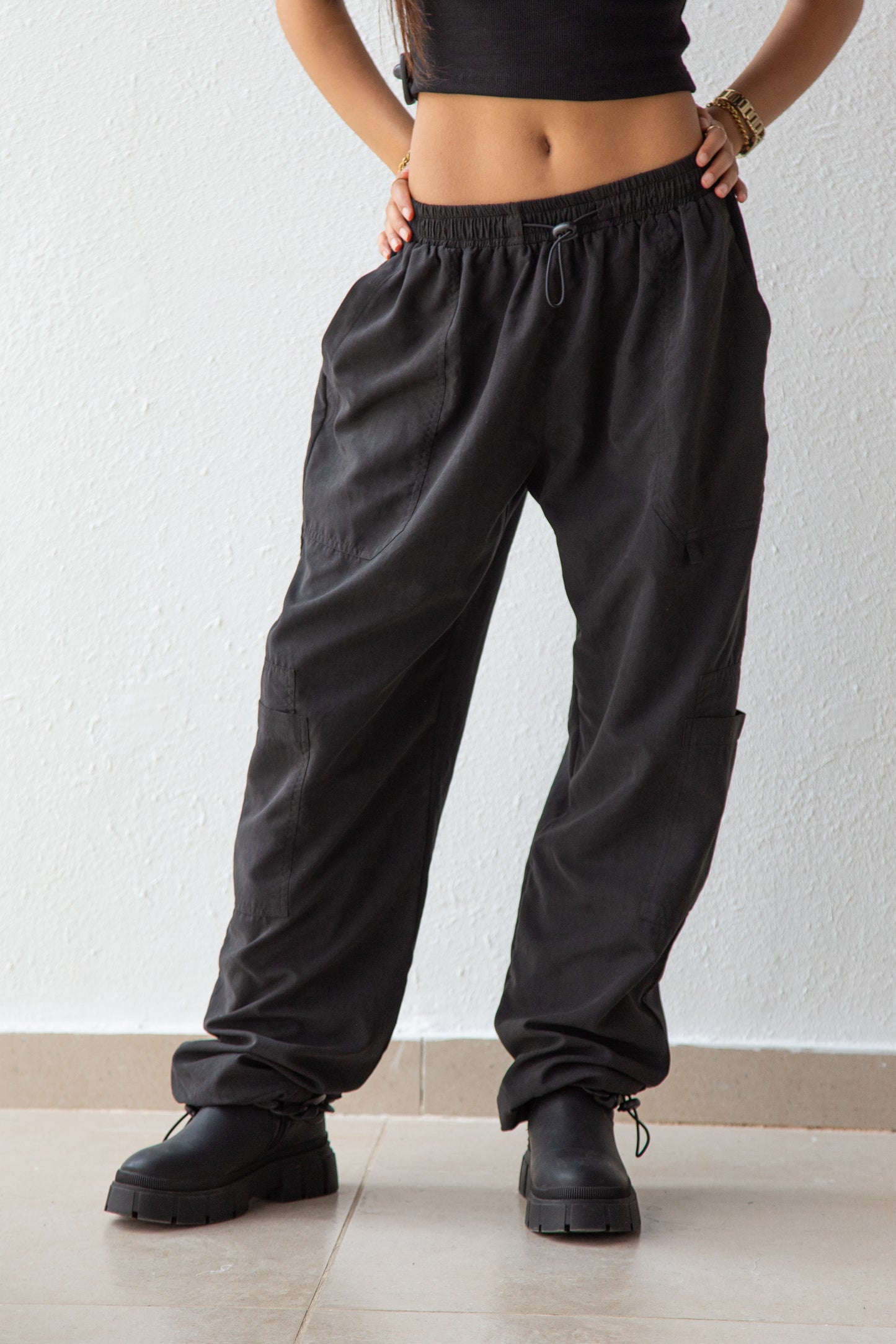 Cargo pants with strings