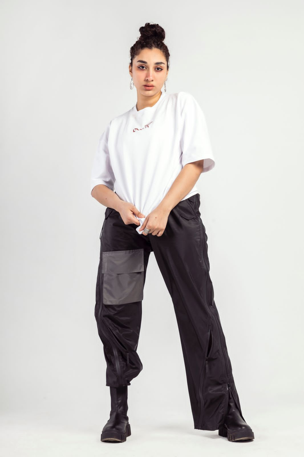 Waterproof pants with pocket in front