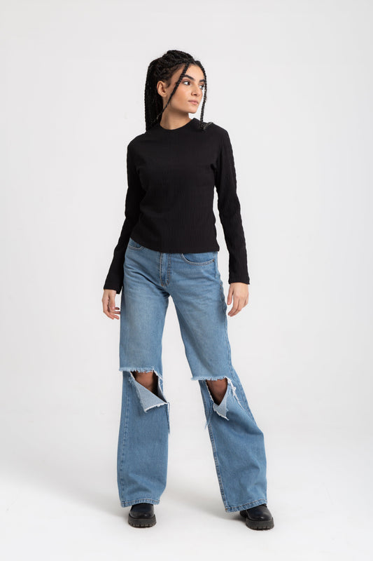 Top with elastic detailed material