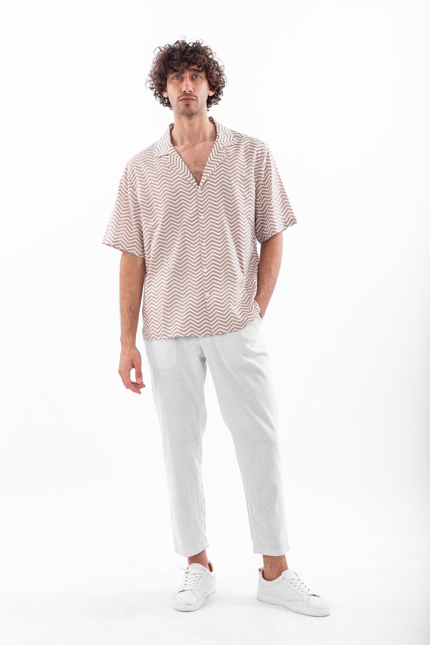 Short sleeve shirt with zigzag print