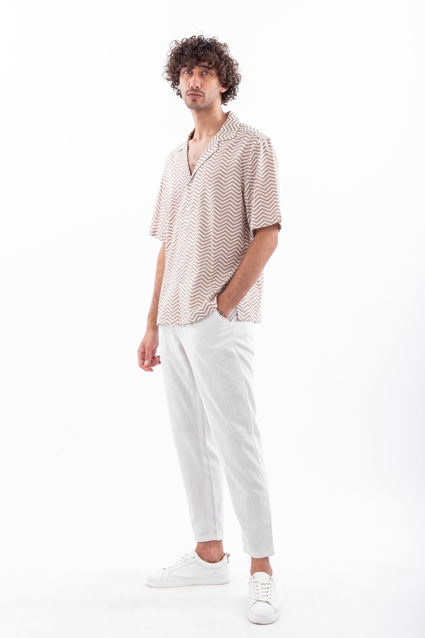 Short sleeve shirt with zigzag print