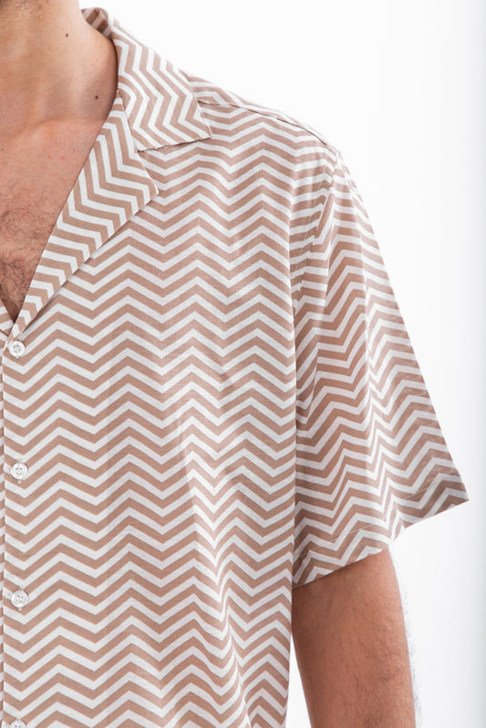 Short sleeve shirt with zigzag print