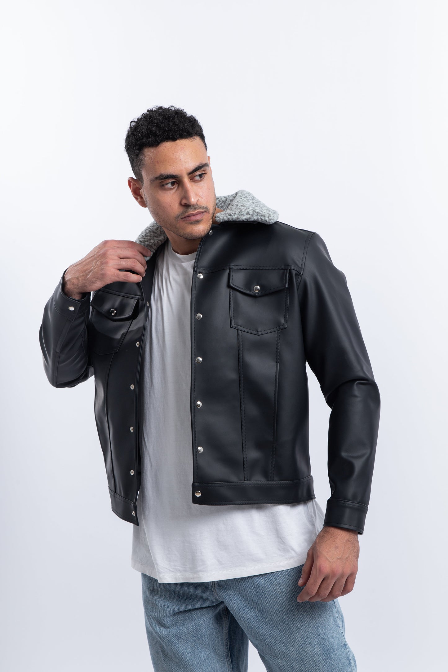 Fitted leather jacket with detachable collar