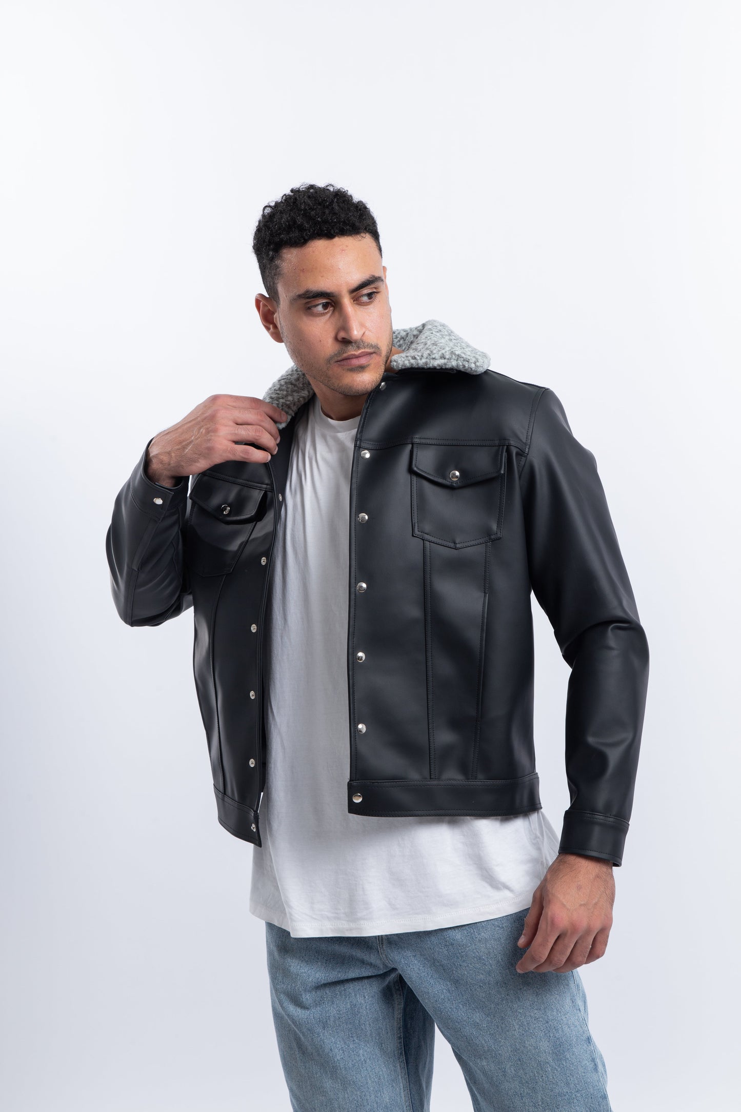 Fitted leather jacket with detachable collar