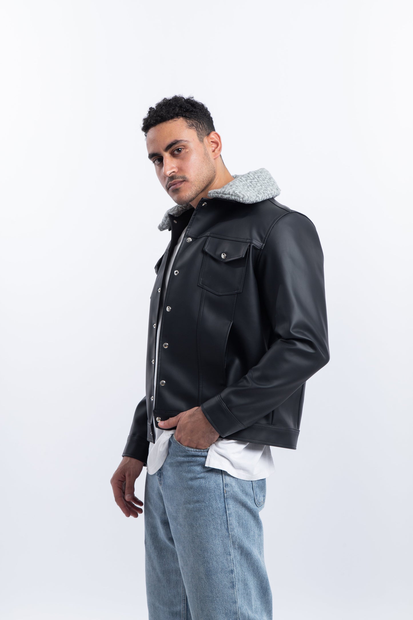 Fitted leather jacket with detachable collar