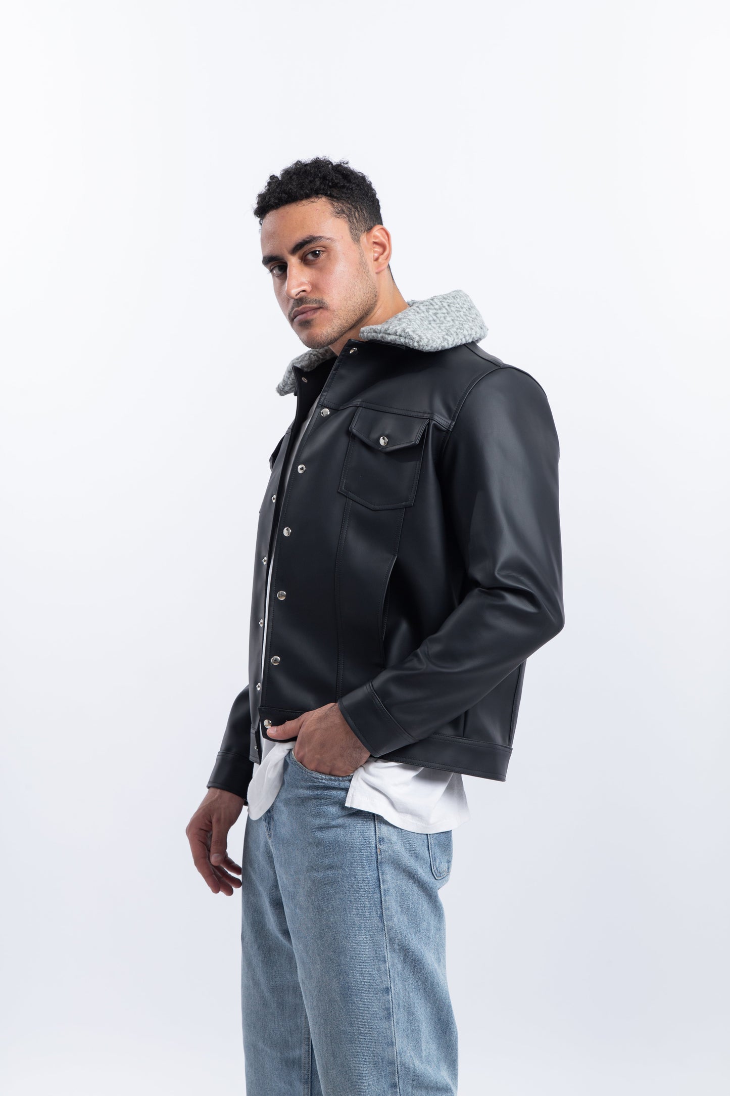 Fitted leather jacket with detachable collar