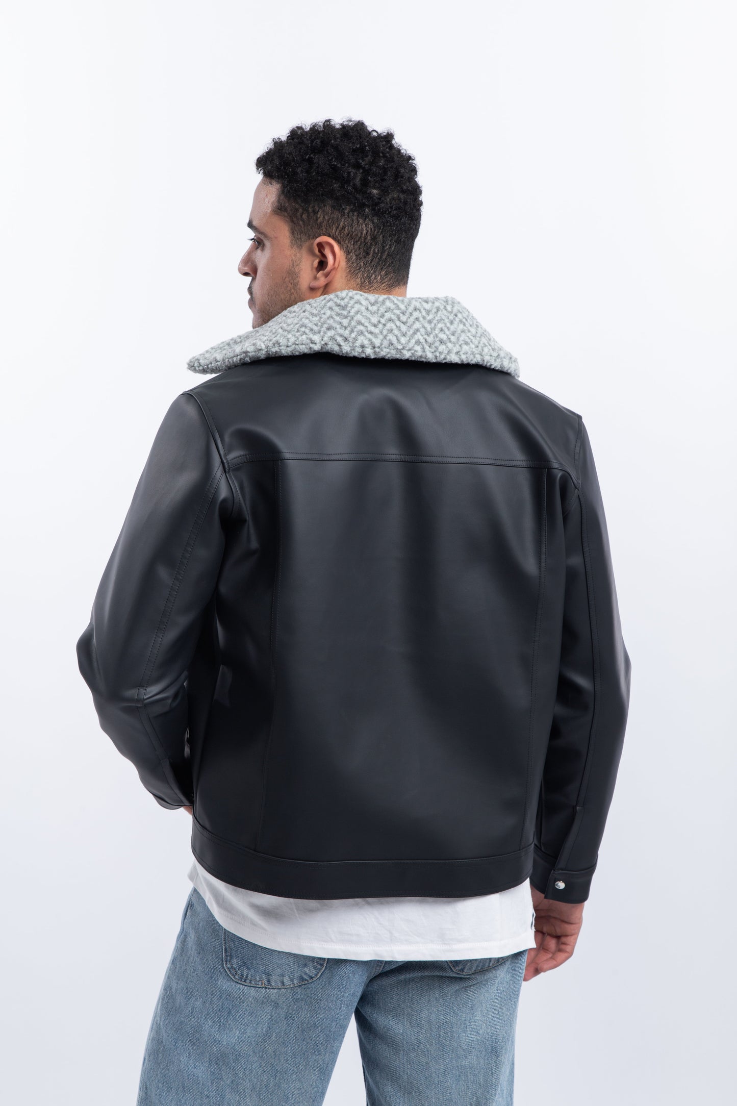 Fitted leather jacket with detachable collar