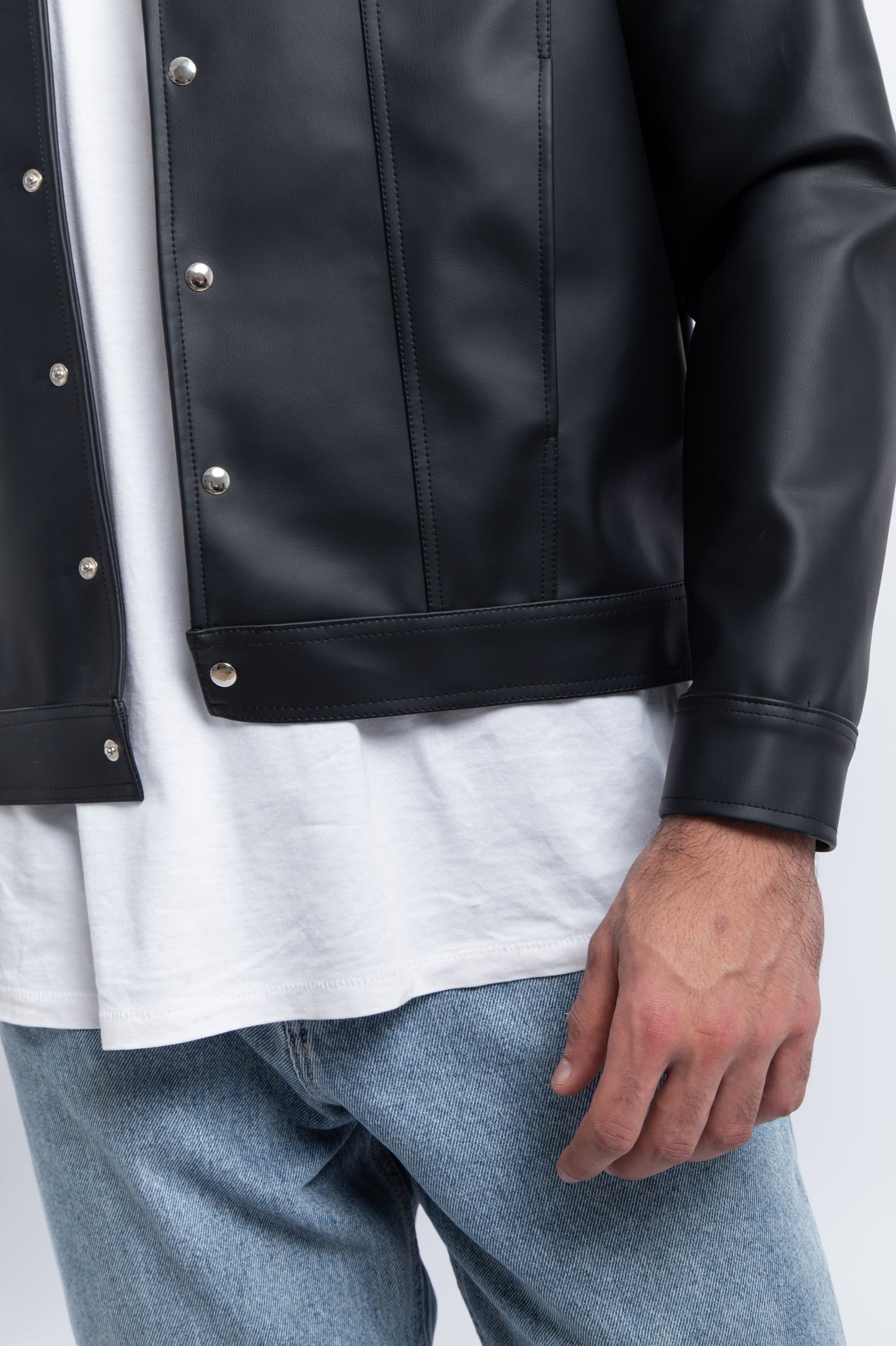 Fitted leather jacket with detachable collar