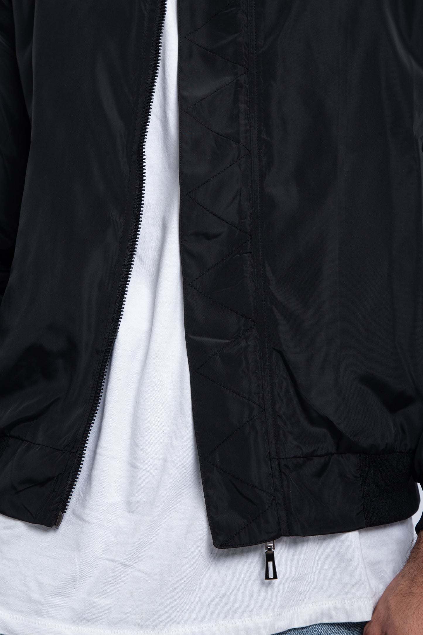 Bomber jacket with zigzag stitching