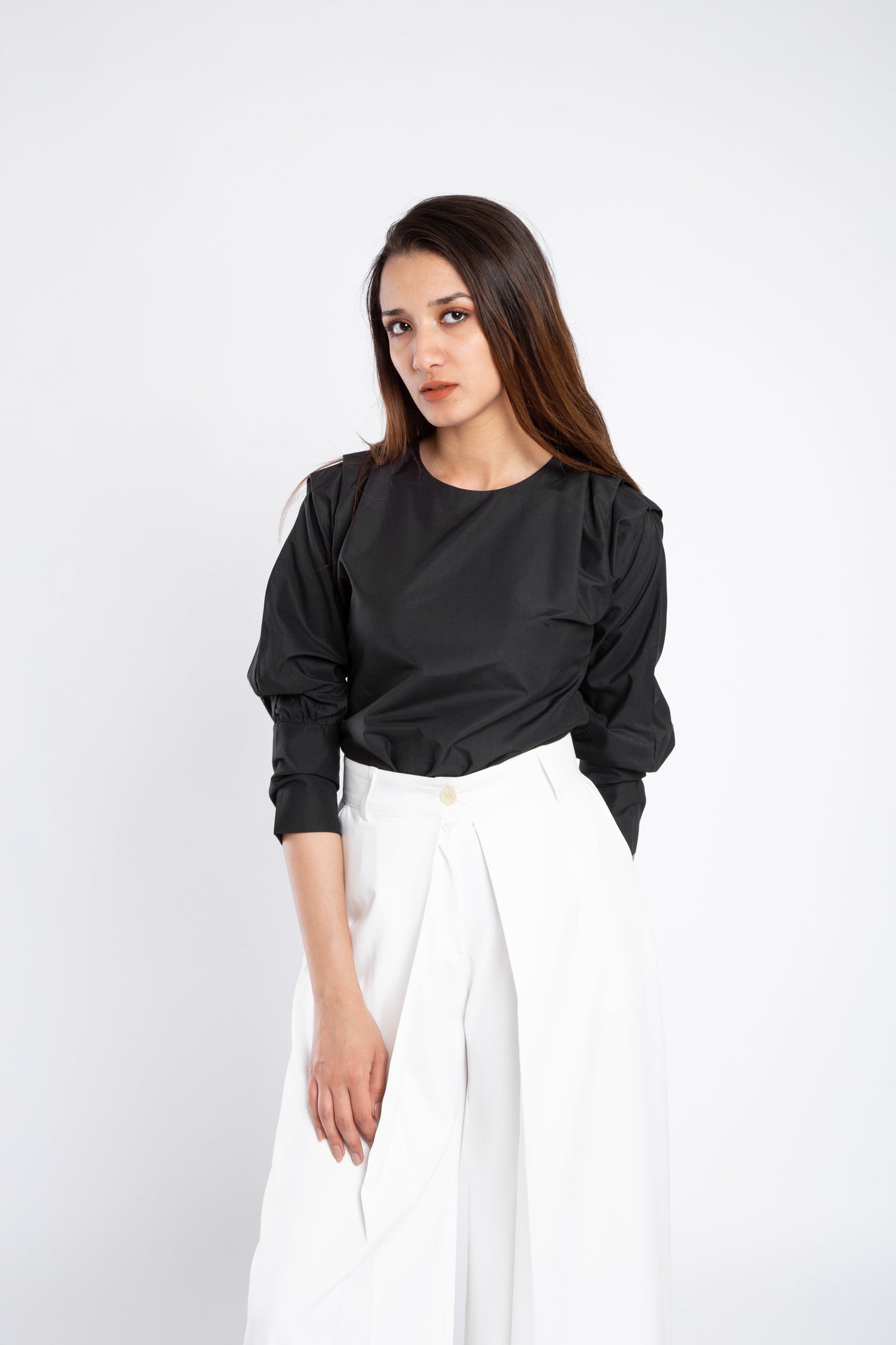 poplin blouse with pleats on shoulder