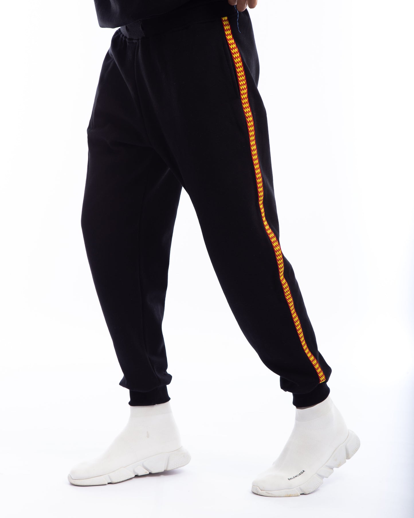 Sweat pant with zigzag colorful side line