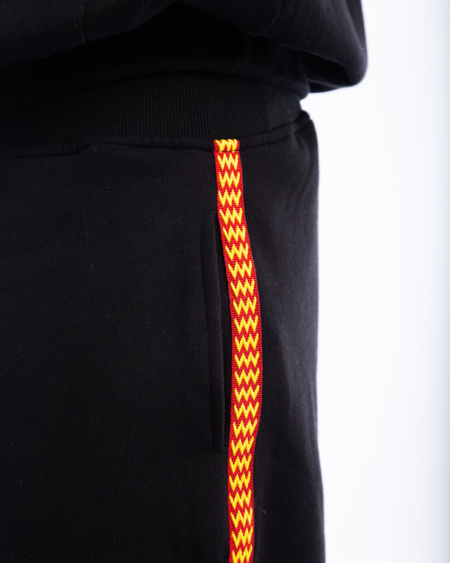 Sweat pant with zigzag colorful side line