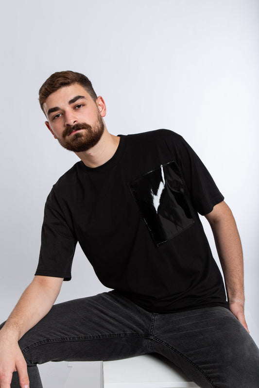 T-shirt with shinny leather patch