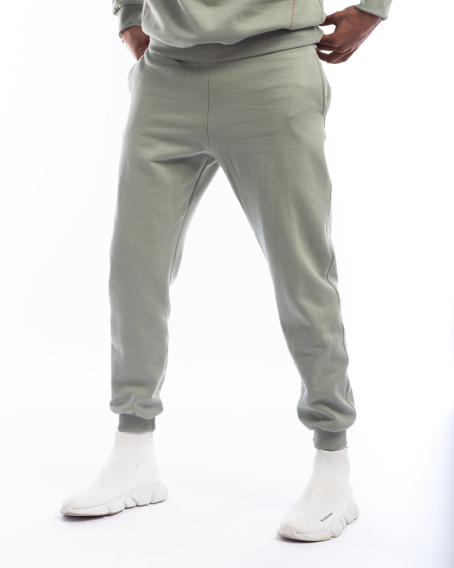 Sweat pant with side zigzag line