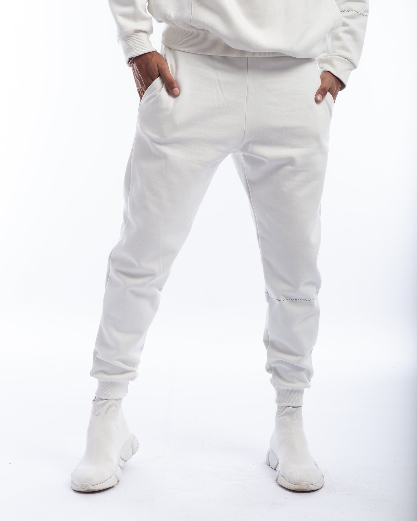 Sweat pant with one side zigzag embroidery