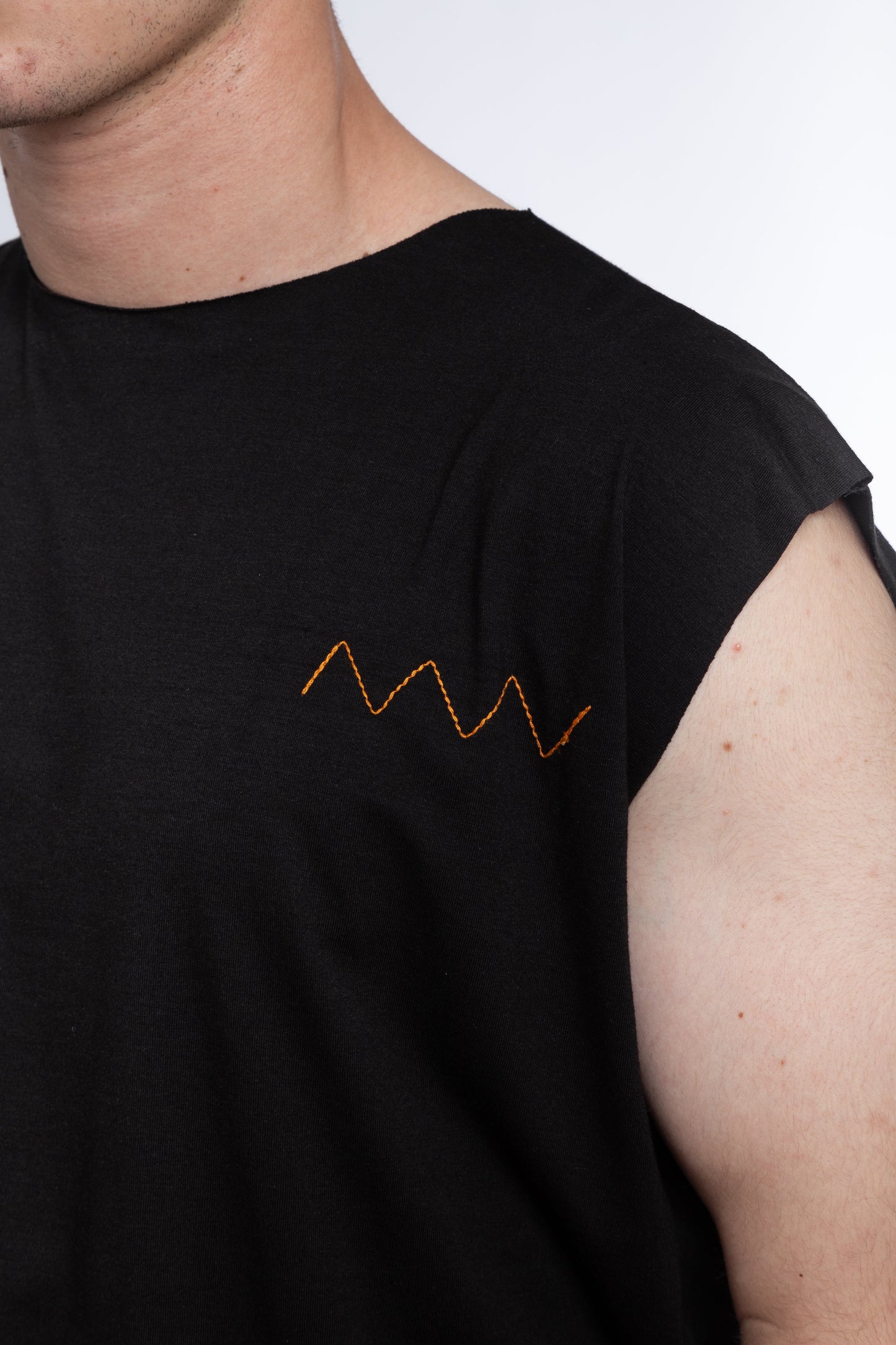 Tank top with shinny zigzag patch