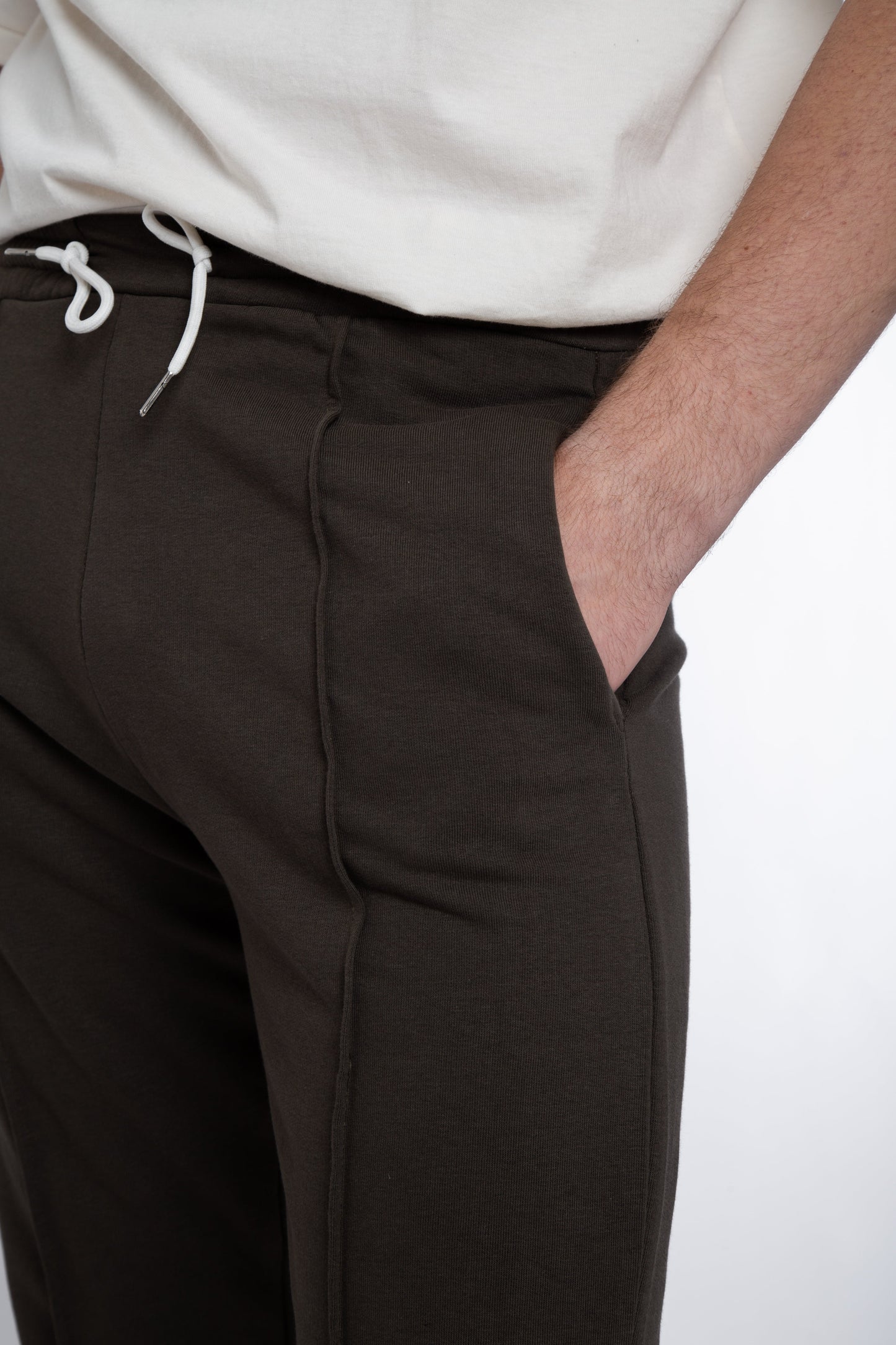 Sweat pant with front line