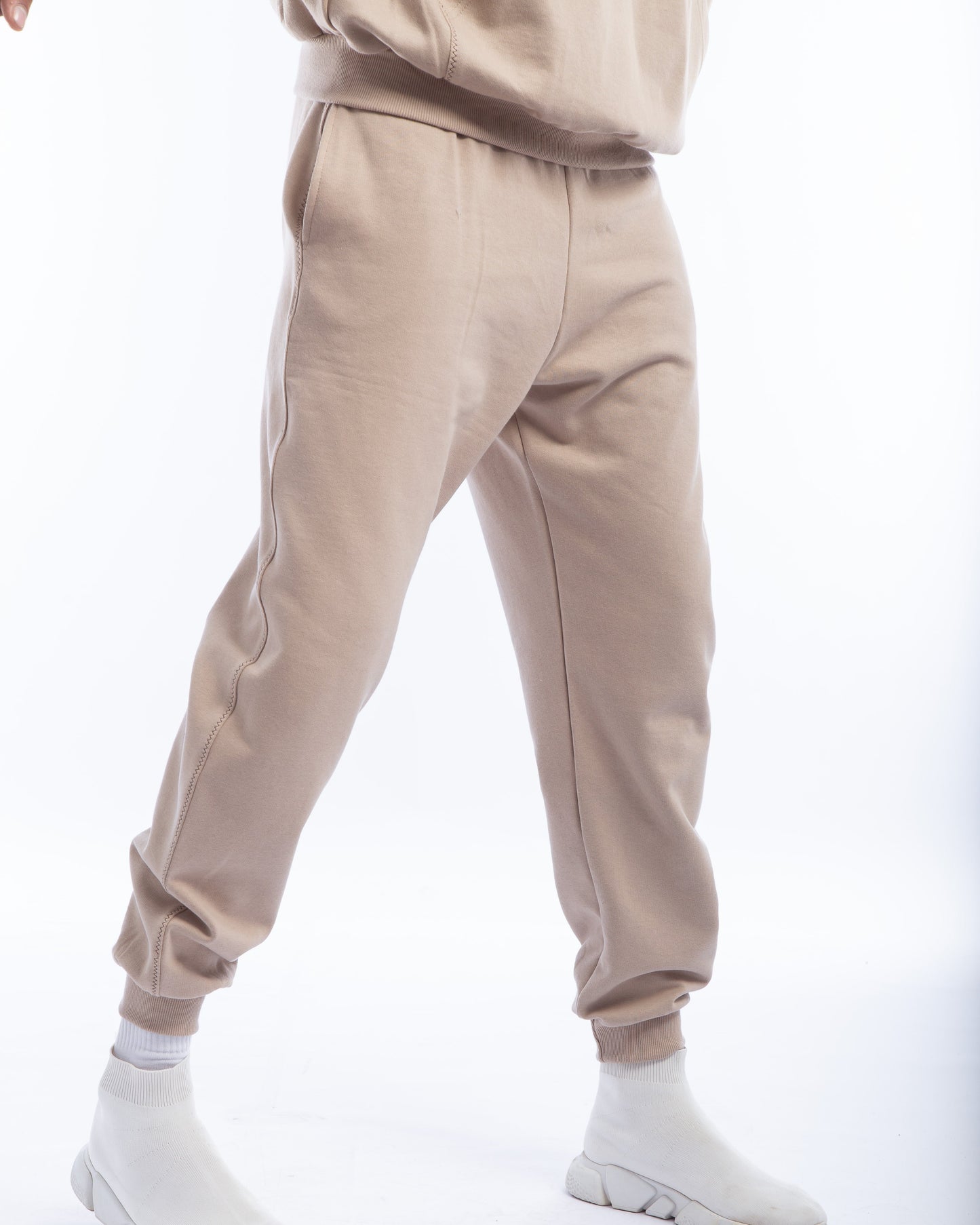 Sweat pant with side zigzag line