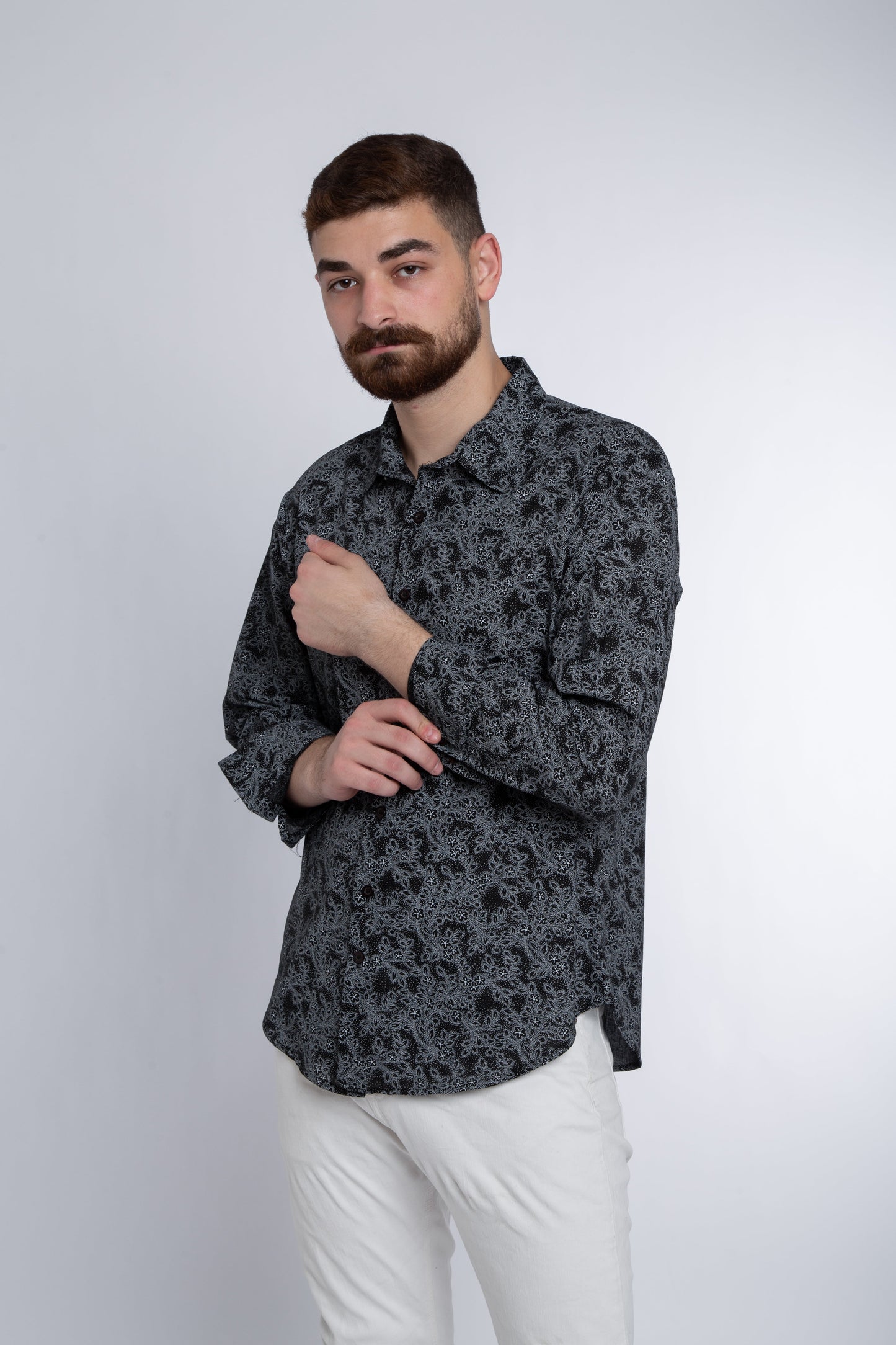 Long sleeve shirt with sea shell pattern