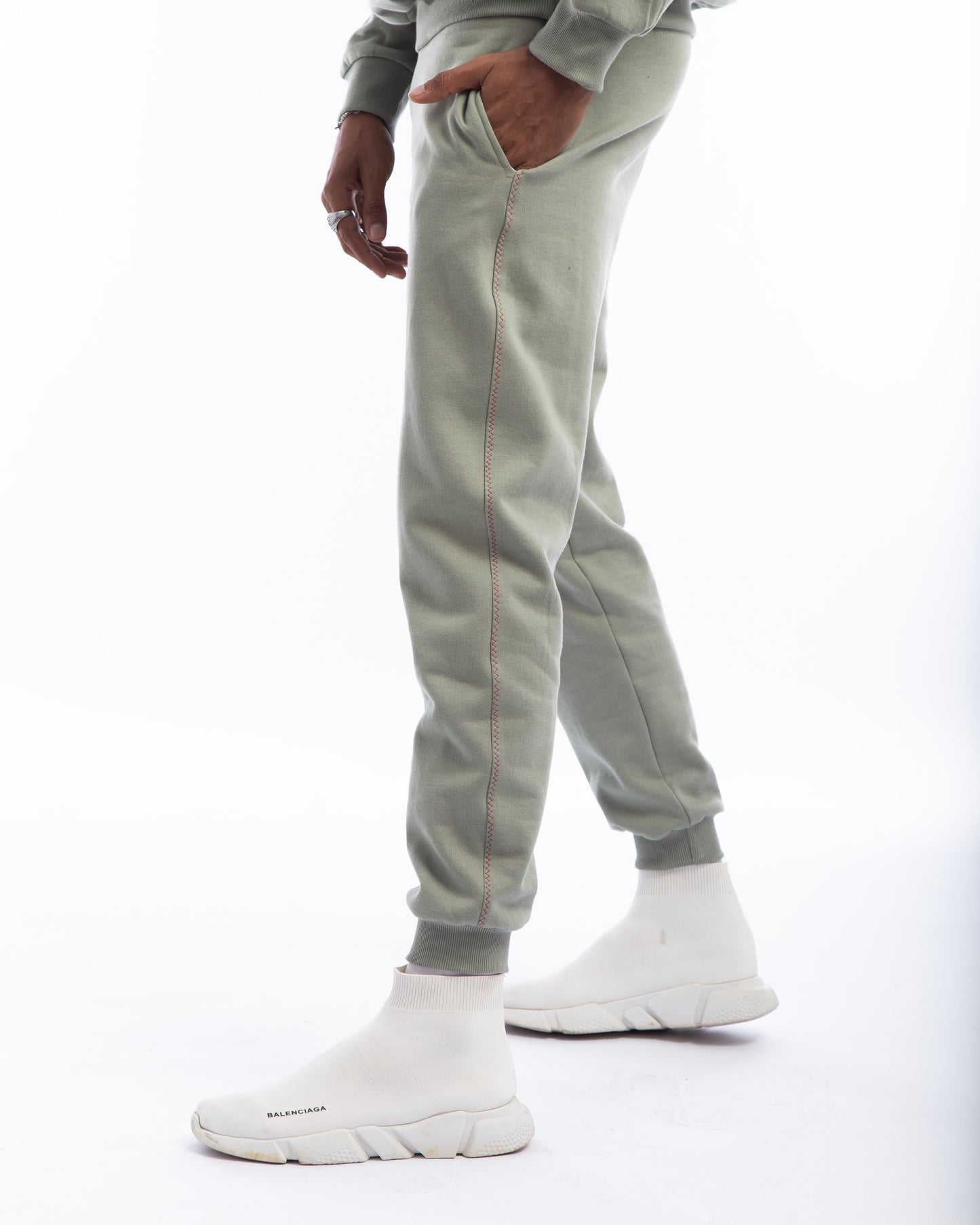 Sweat pant with side zigzag line