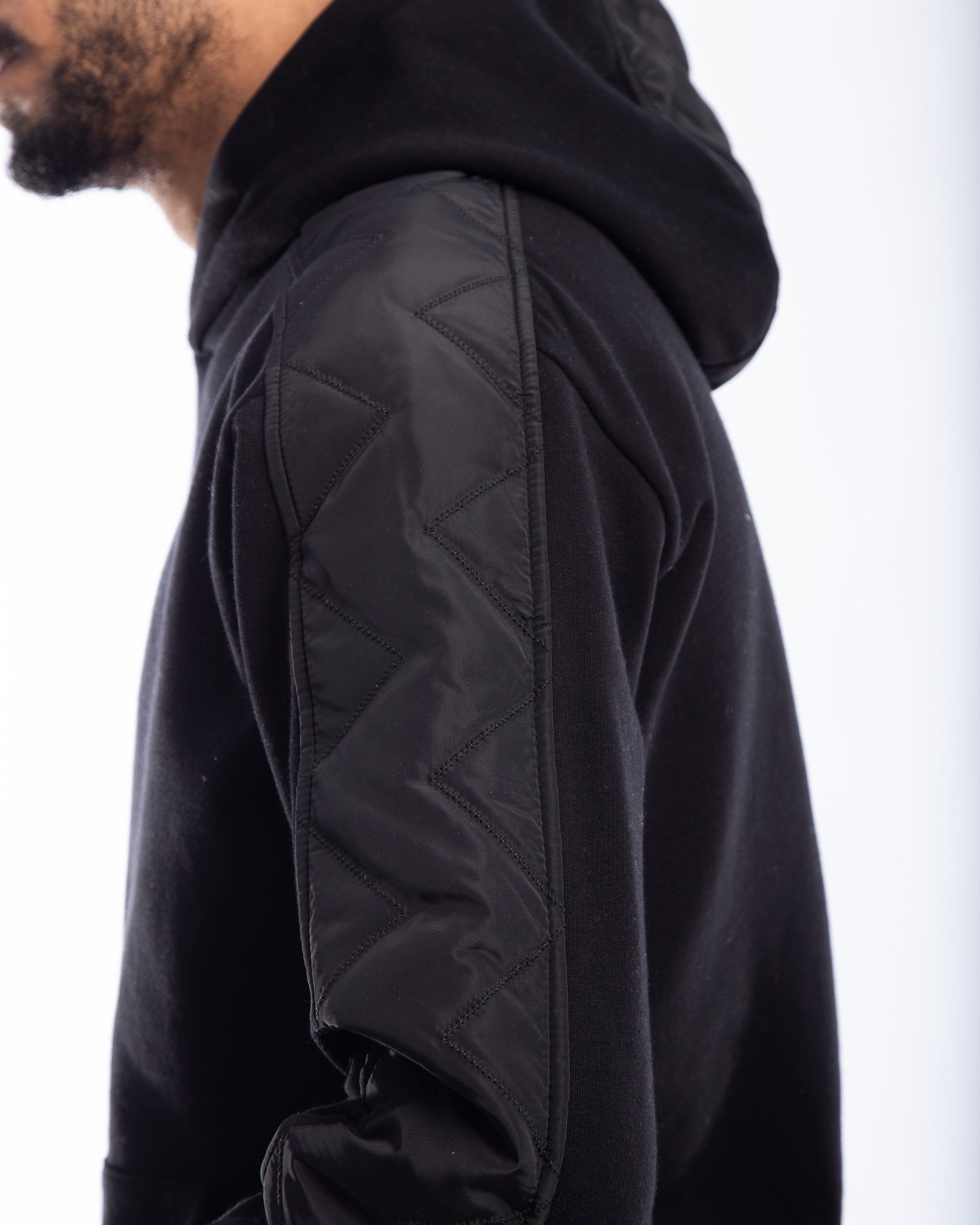 Hoodie with zigzag waterproof line on arm