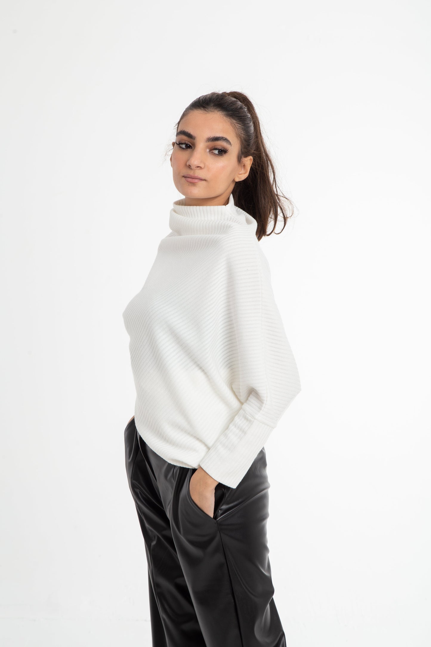 Asymmetric tricot blouse