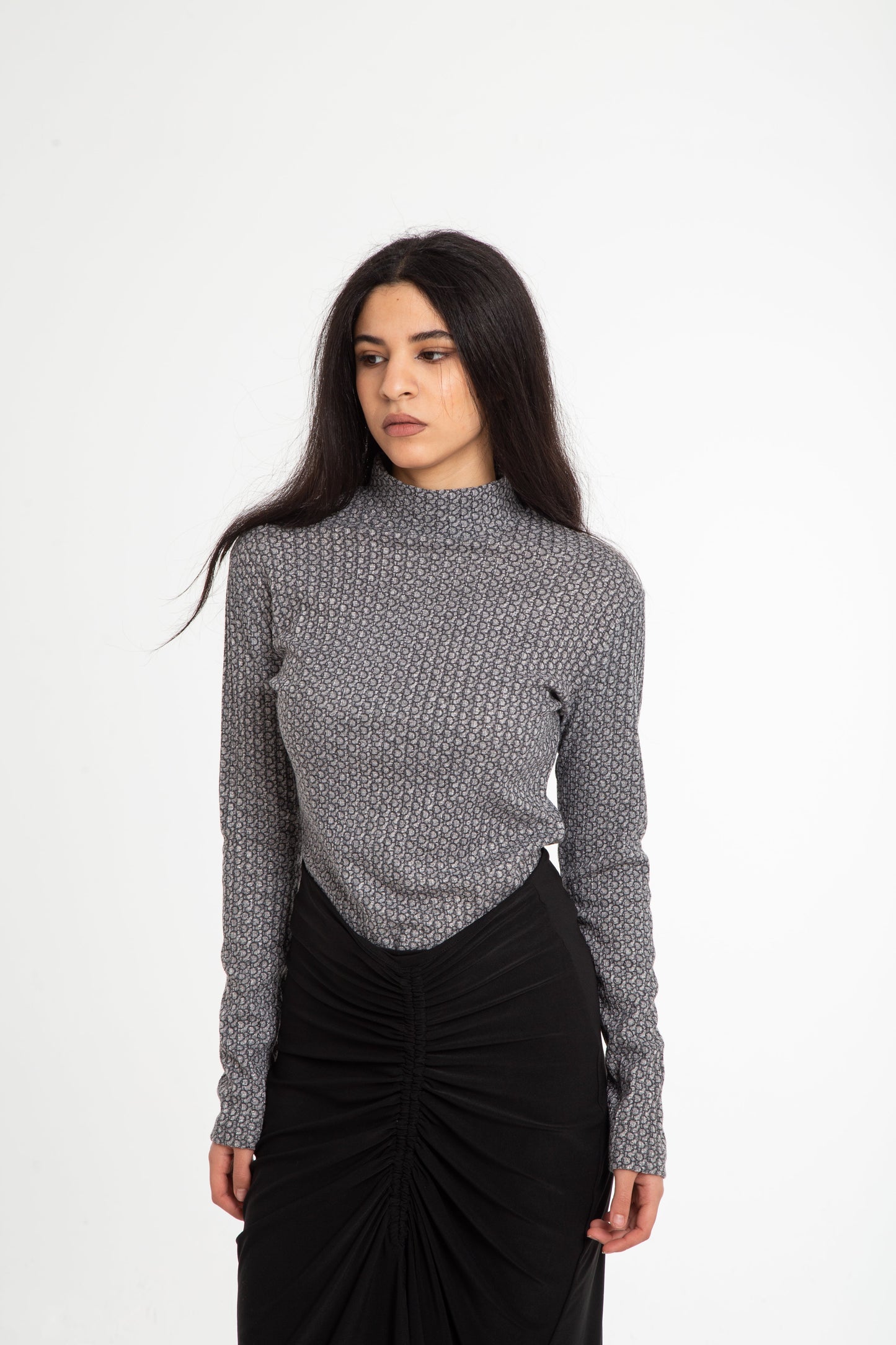 Shinny knit long sleeves top with collar